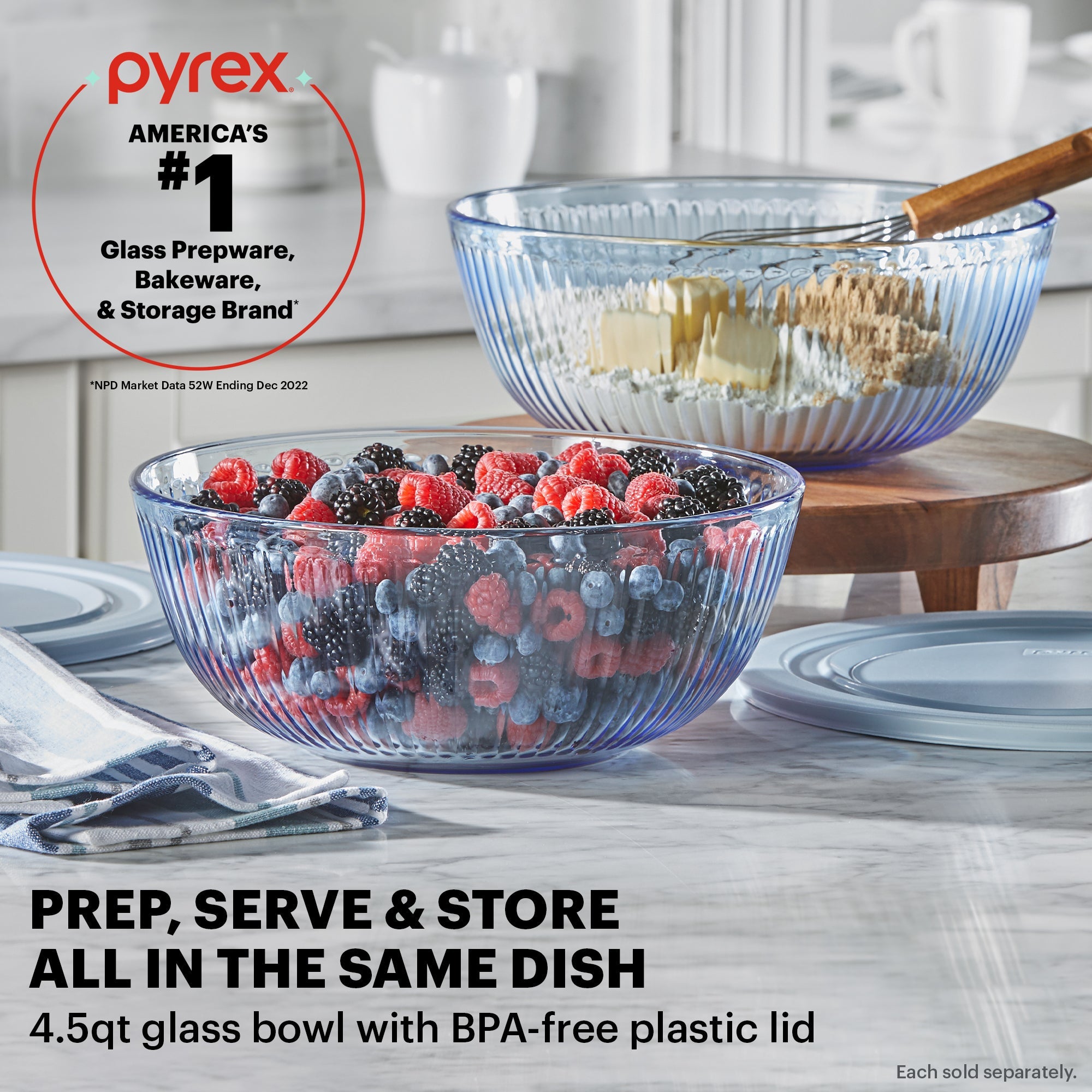 Pyrex® Colors Sculpted Tinted 4.5-quart Mixing Bowl with Lid, Blue - Image 2