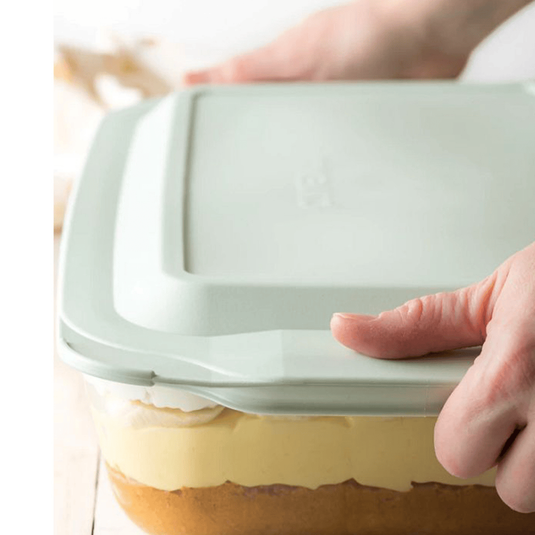 Pyrex® Deep 9 x 13" Rectangular Glass Baking Dish with Sage Green Lid - Image 3